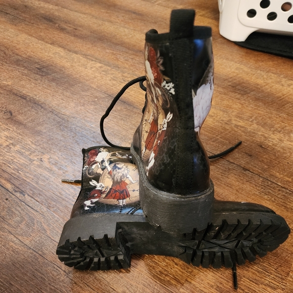 Alice in Wonderland boots - Picture 2 of 2